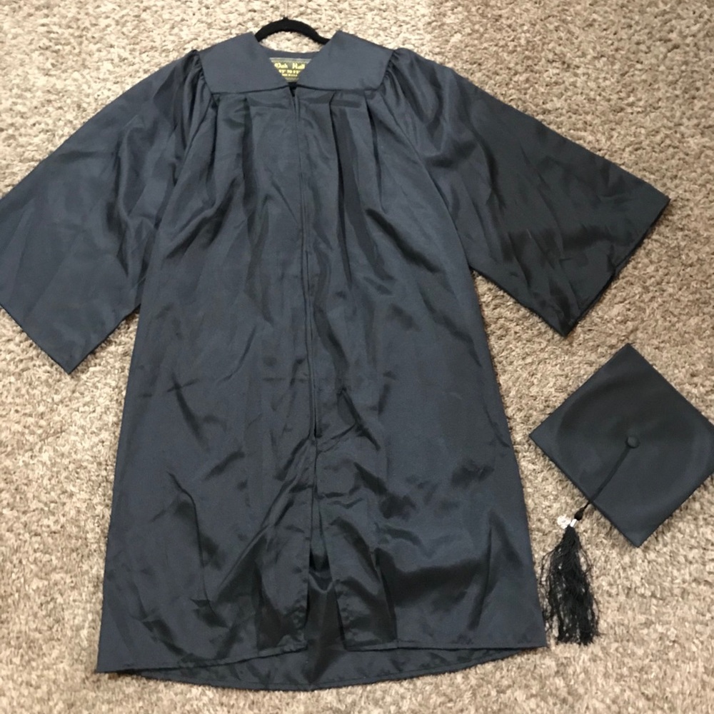 Oak Hall cap, gown, and tassel. 5’3”-5’5.”